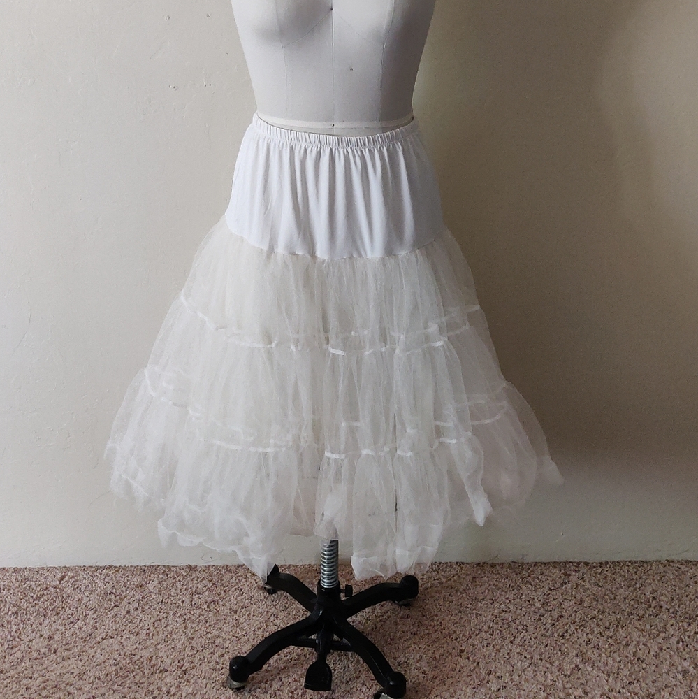 Lindy Bop Ivory Petticoat - size UK 18-22